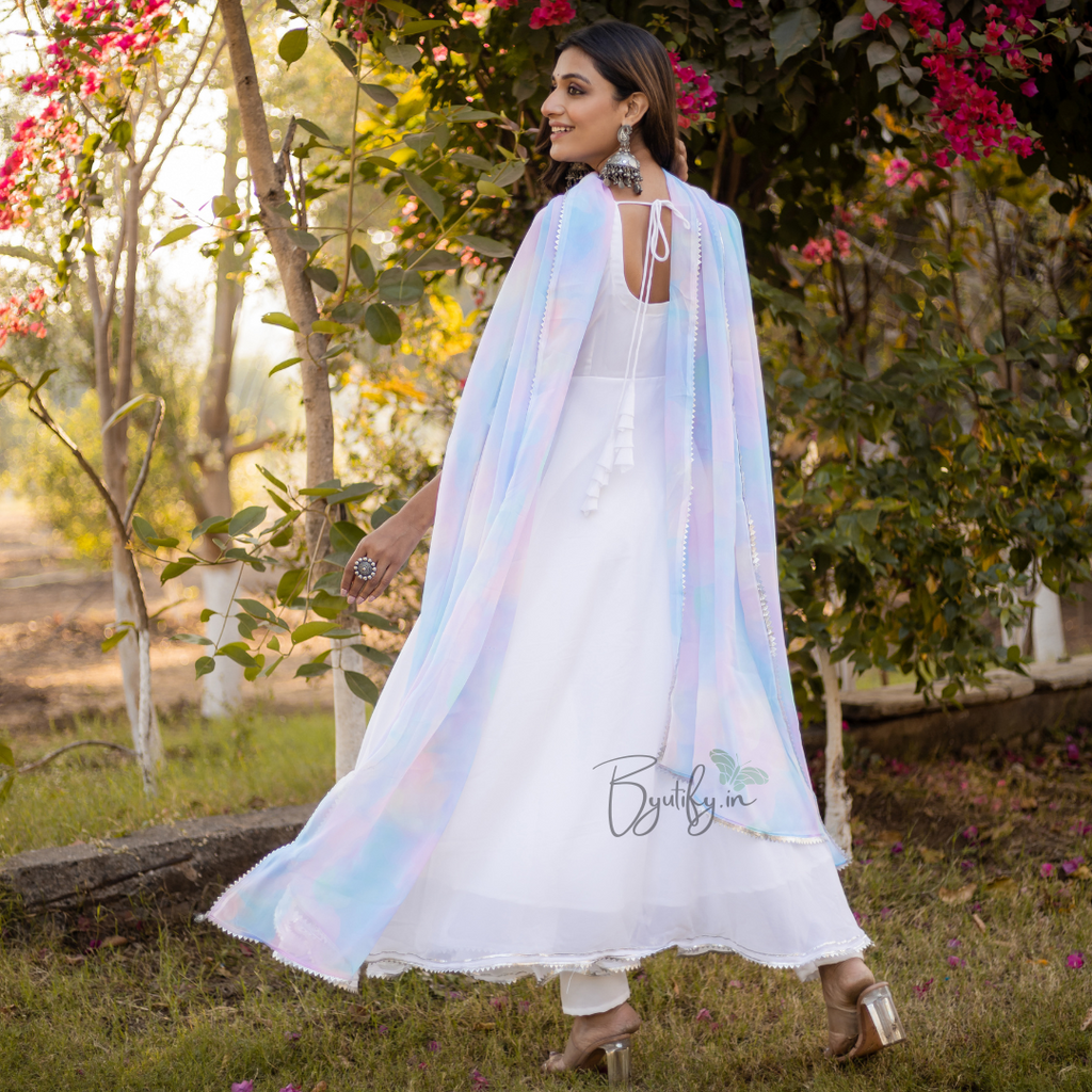 It's gorgeous-georgette with this White Anarkali and Pant With Dupatta. 